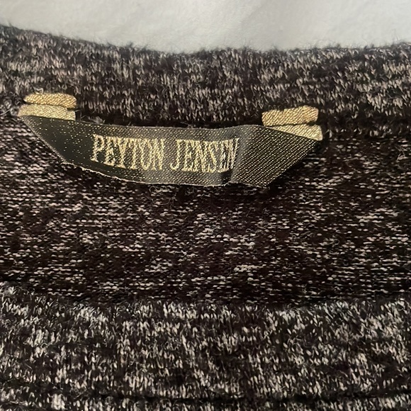 Cold shoulder light sweater - Picture 4 of 4